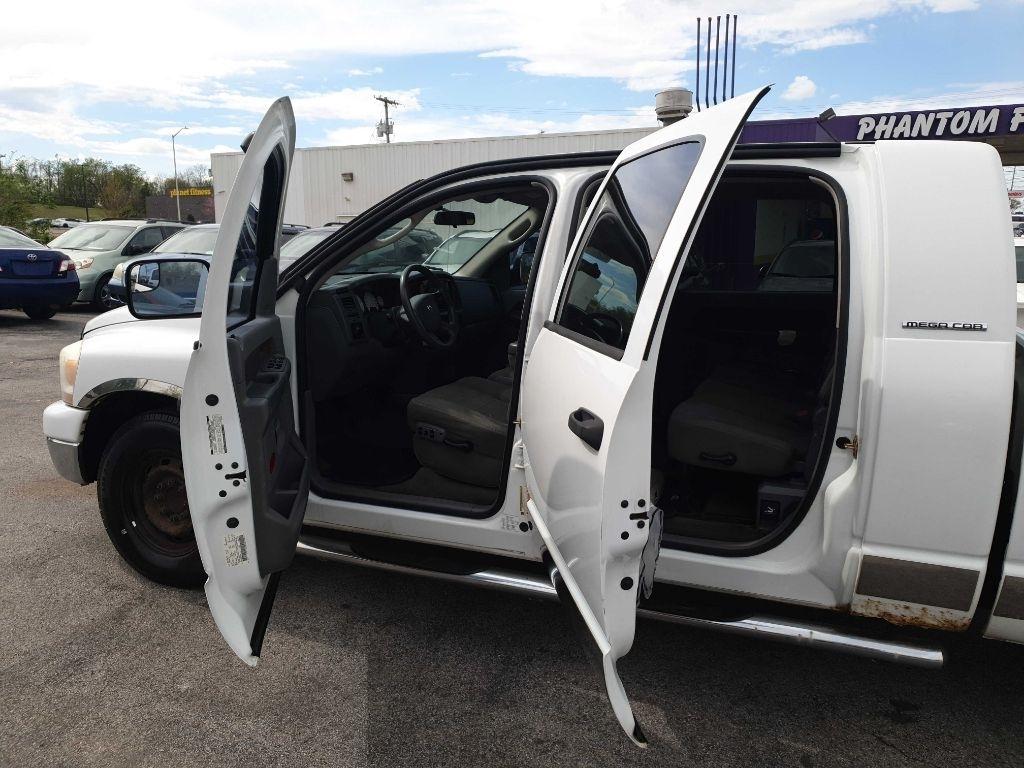 Dodge Ram 2500 4dr Mega Cab 160.5 SLT 2006