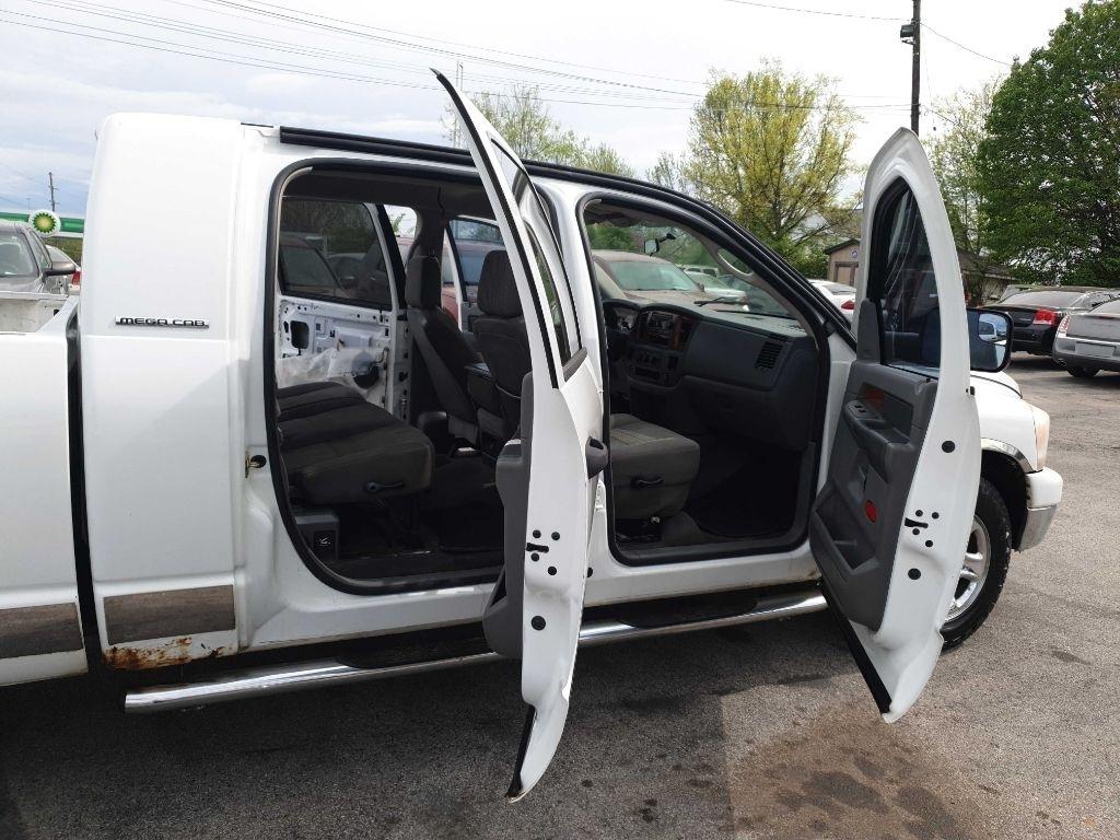 Dodge Ram 2500 4dr Mega Cab 160.5 SLT 2006