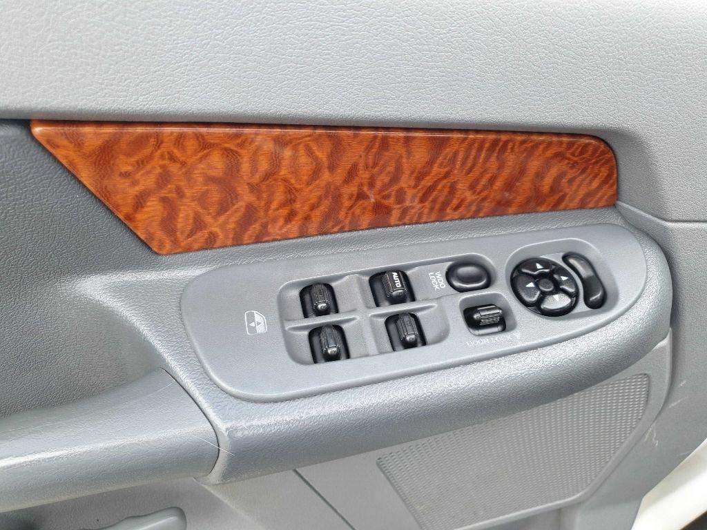 Dodge Ram 2500 4dr Mega Cab 160.5 SLT 2006