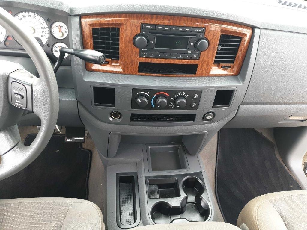 Dodge Ram 2500 4dr Mega Cab 160.5 SLT 2006