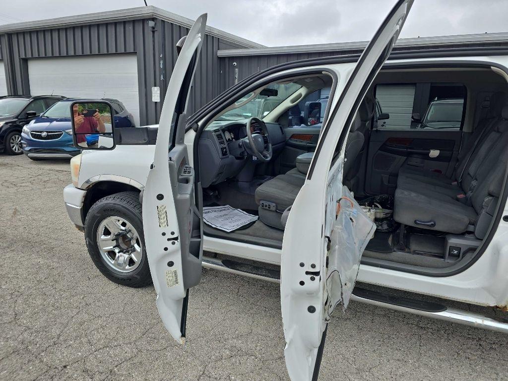 Dodge Ram 2500 4dr Mega Cab 160.5 SLT 2006