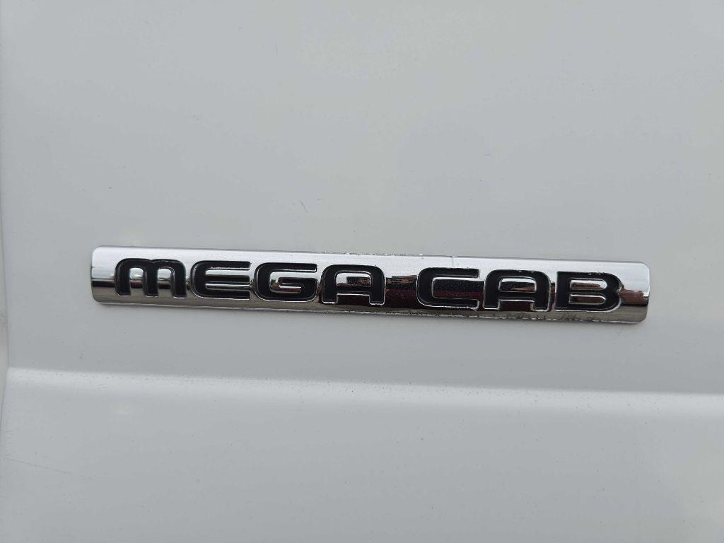Dodge Ram 2500 4dr Mega Cab 160.5 SLT 2006