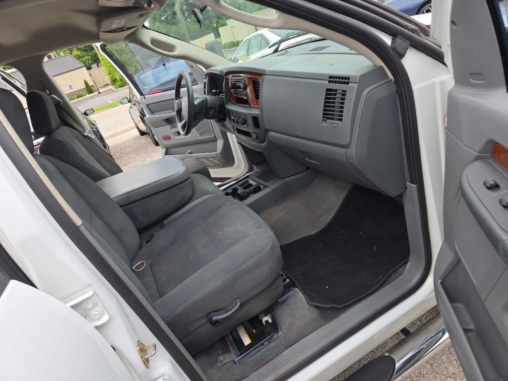 Dodge Ram 2500 4dr Mega Cab 160.5 SLT 2006