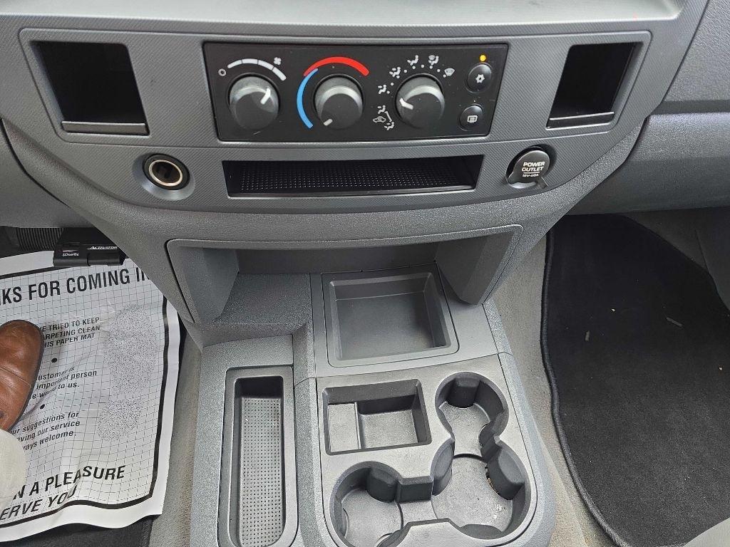 Dodge Ram 2500 4dr Mega Cab 160.5 SLT 2006