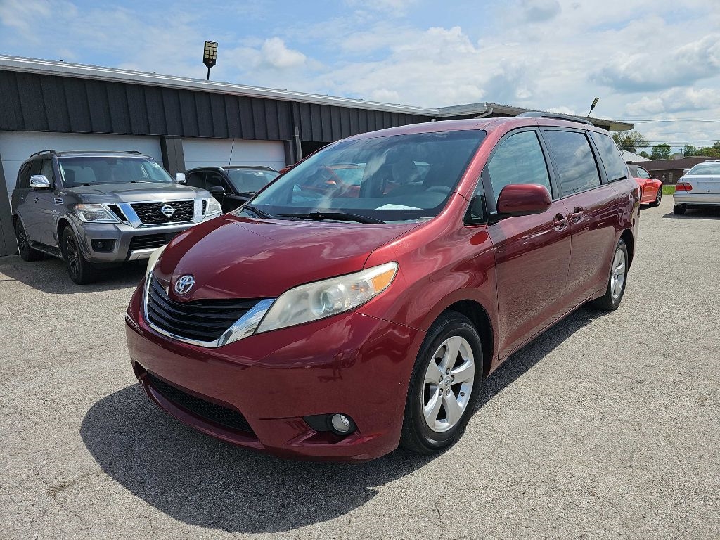 Toyota Sienna 5dr 7-Pass Van V6 LE AAS FWD (Natl) 2013 Toyota Sienna 5dr 7-Pass Van V6 LE AAS FWD (Natl) 2013