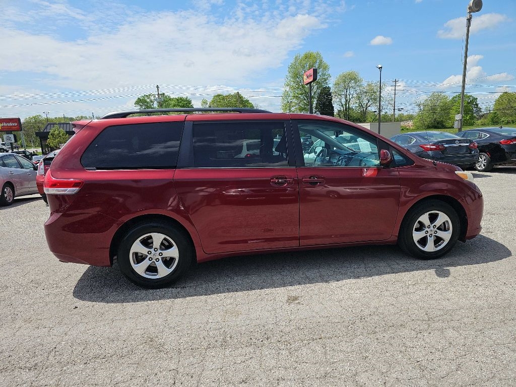 Toyota Sienna 5dr 7-Pass Van V6 LE AAS FWD (Natl) 2013 Toyota Sienna 5dr 7-Pass Van V6 LE AAS FWD (Natl) 2013