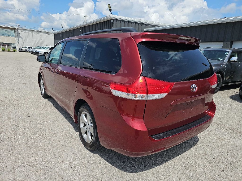 Toyota Sienna 5dr 7-Pass Van V6 LE AAS FWD (Natl) 2013 Toyota Sienna 5dr 7-Pass Van V6 LE AAS FWD (Natl) 2013
