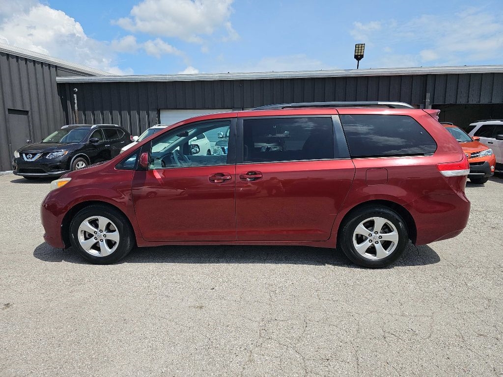 Toyota Sienna 5dr 7-Pass Van V6 LE AAS FWD (Natl) 2013 Toyota Sienna 5dr 7-Pass Van V6 LE AAS FWD (Natl) 2013