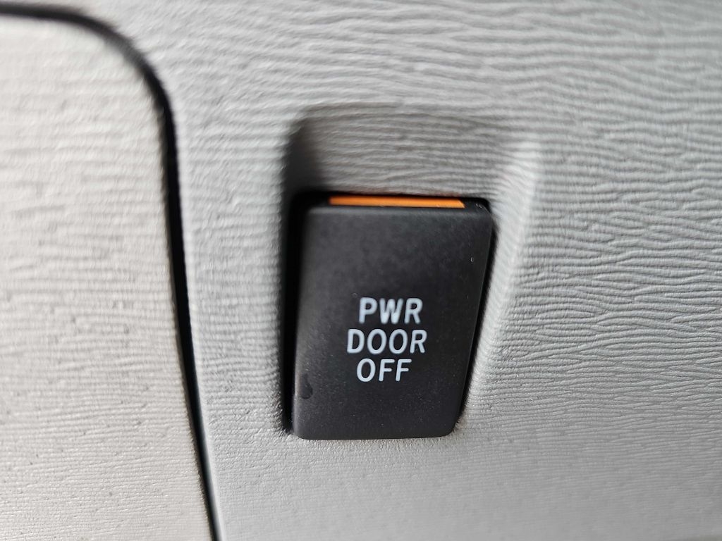 Toyota Sienna 5dr 7-Pass Van V6 LE AAS FWD (Natl) 2013 Toyota Sienna 5dr 7-Pass Van V6 LE AAS FWD (Natl) 2013