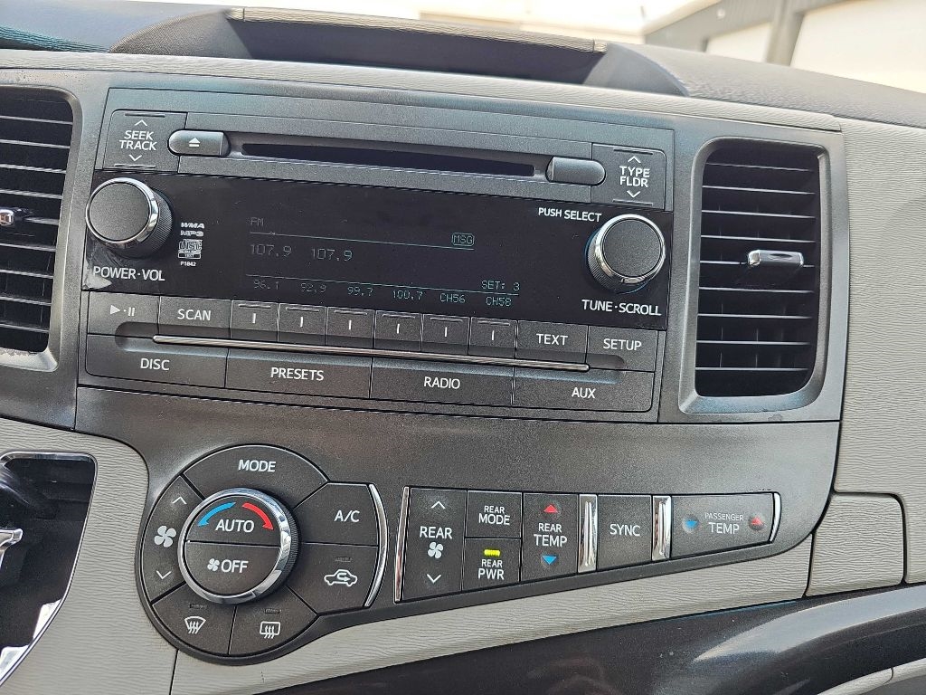 Toyota Sienna 5dr 7-Pass Van V6 LE AAS FWD (Natl) 2013 Toyota Sienna 5dr 7-Pass Van V6 LE AAS FWD (Natl) 2013