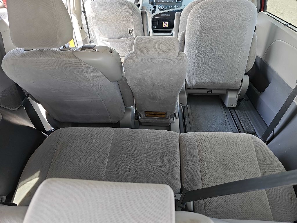 Toyota Sienna 5dr 7-Pass Van V6 LE AAS FWD (Natl) 2013 Toyota Sienna 5dr 7-Pass Van V6 LE AAS FWD (Natl) 2013