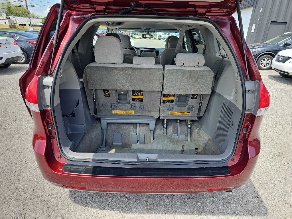 Toyota Sienna 5dr 7-Pass Van V6 LE AAS FWD (Natl) 2013 Toyota Sienna 5dr 7-Pass Van V6 LE AAS FWD (Natl) 2013