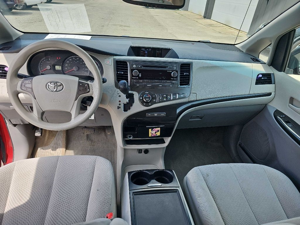 Toyota Sienna 5dr 7-Pass Van V6 LE AAS FWD (Natl) 2013 Toyota Sienna 5dr 7-Pass Van V6 LE AAS FWD (Natl) 2013