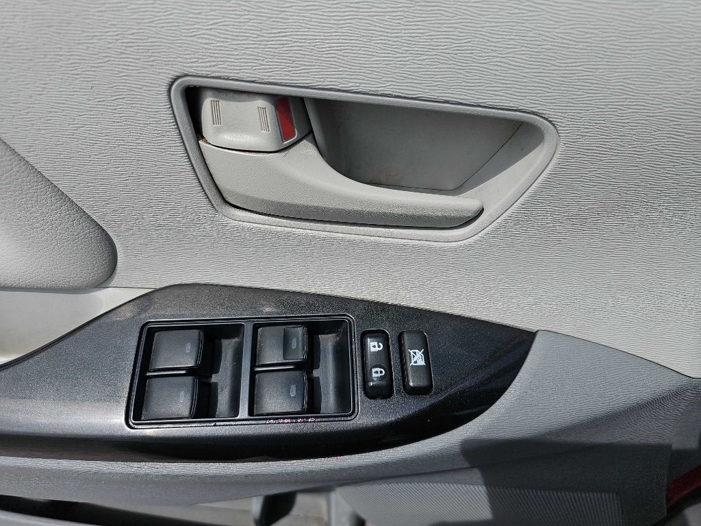 Toyota Sienna 5dr 7-Pass Van V6 LE AAS FWD (Natl) 2013 Toyota Sienna 5dr 7-Pass Van V6 LE AAS FWD (Natl) 2013