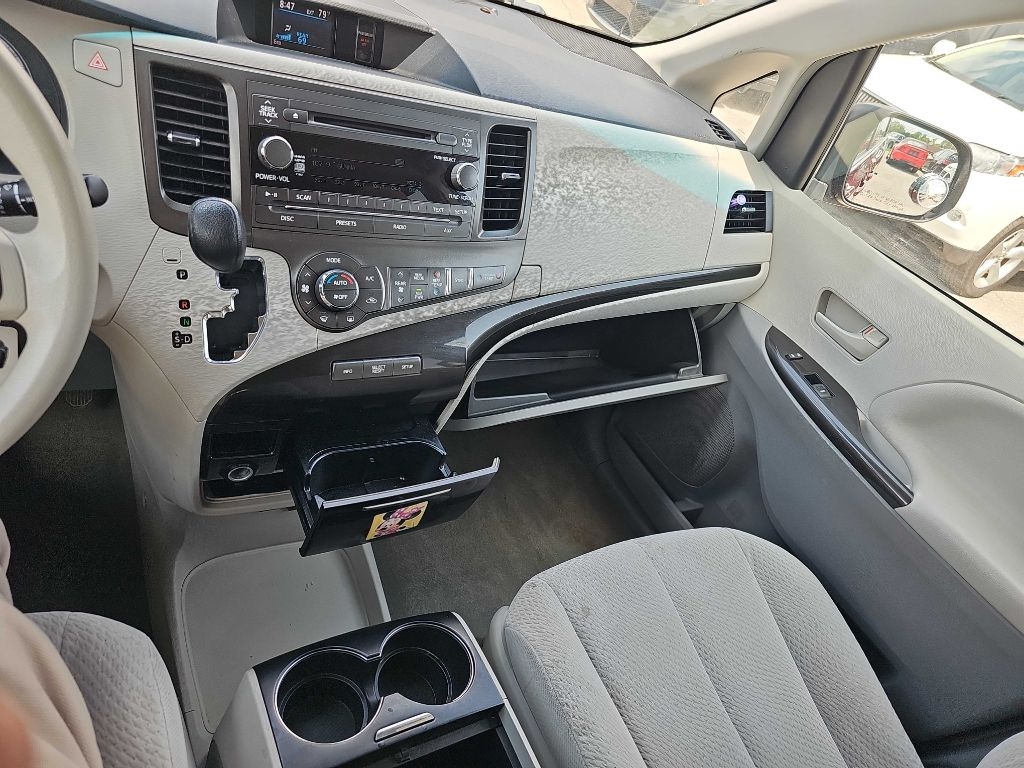 Toyota Sienna 5dr 7-Pass Van V6 LE AAS FWD (Natl) 2013 Toyota Sienna 5dr 7-Pass Van V6 LE AAS FWD (Natl) 2013