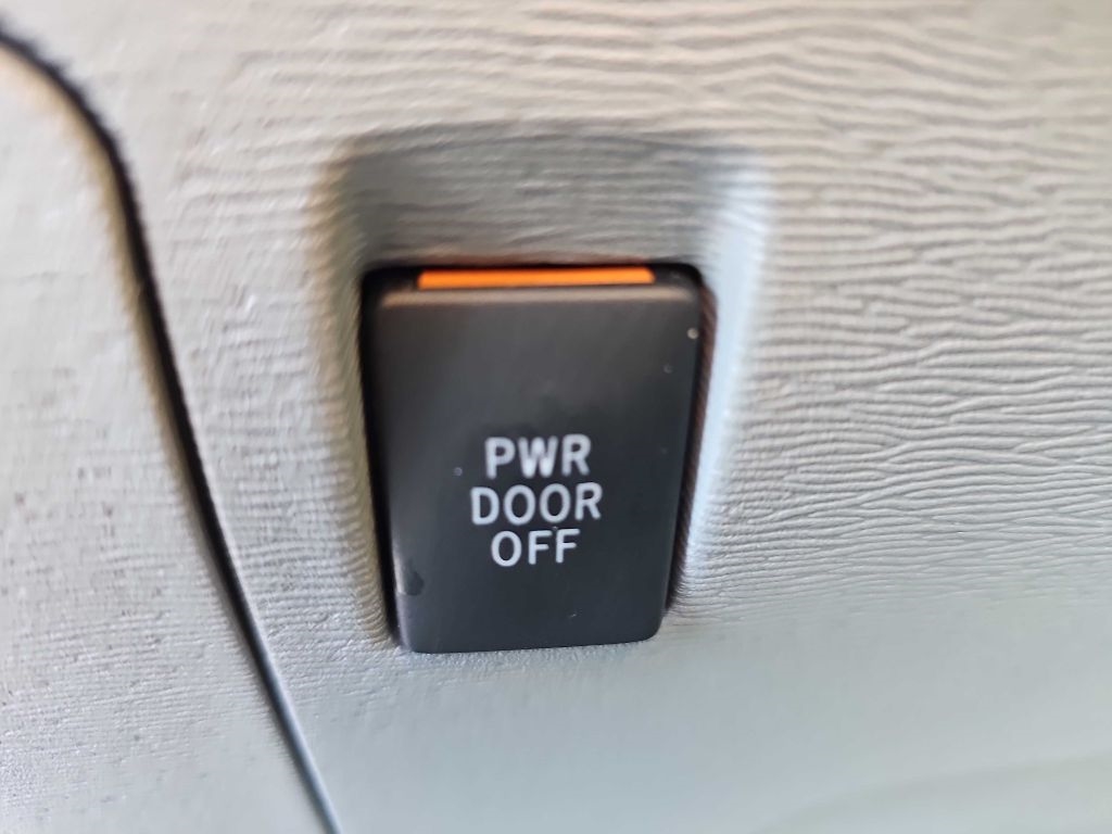 Toyota Sienna 5dr 7-Pass Van V6 LE AAS FWD (Natl) 2013 Toyota Sienna 5dr 7-Pass Van V6 LE AAS FWD (Natl) 2013