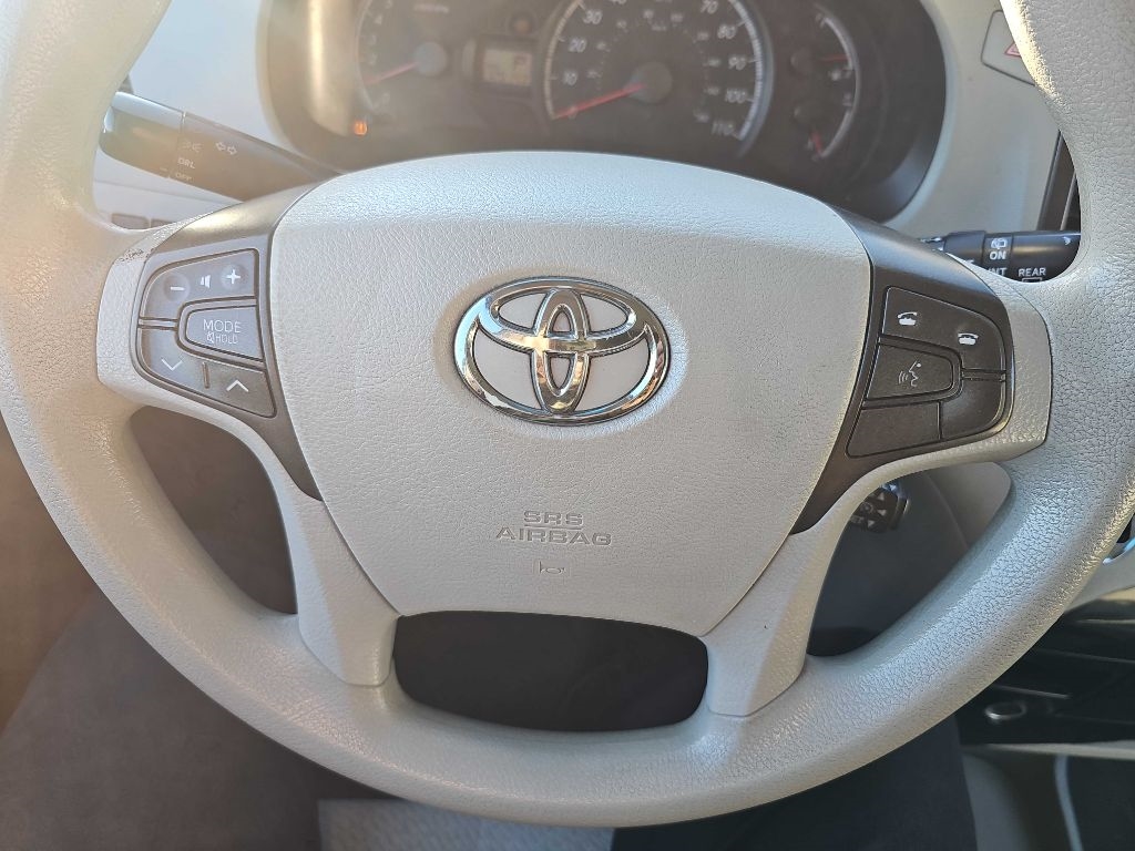 Toyota Sienna 5dr 7-Pass Van V6 LE AAS FWD (Natl) 2013 Toyota Sienna 5dr 7-Pass Van V6 LE AAS FWD (Natl) 2013