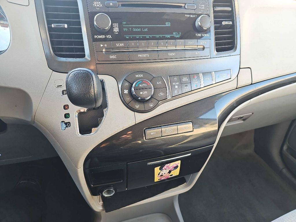 Toyota Sienna 5dr 7-Pass Van V6 LE AAS FWD (Natl) 2013 Toyota Sienna 5dr 7-Pass Van V6 LE AAS FWD (Natl) 2013