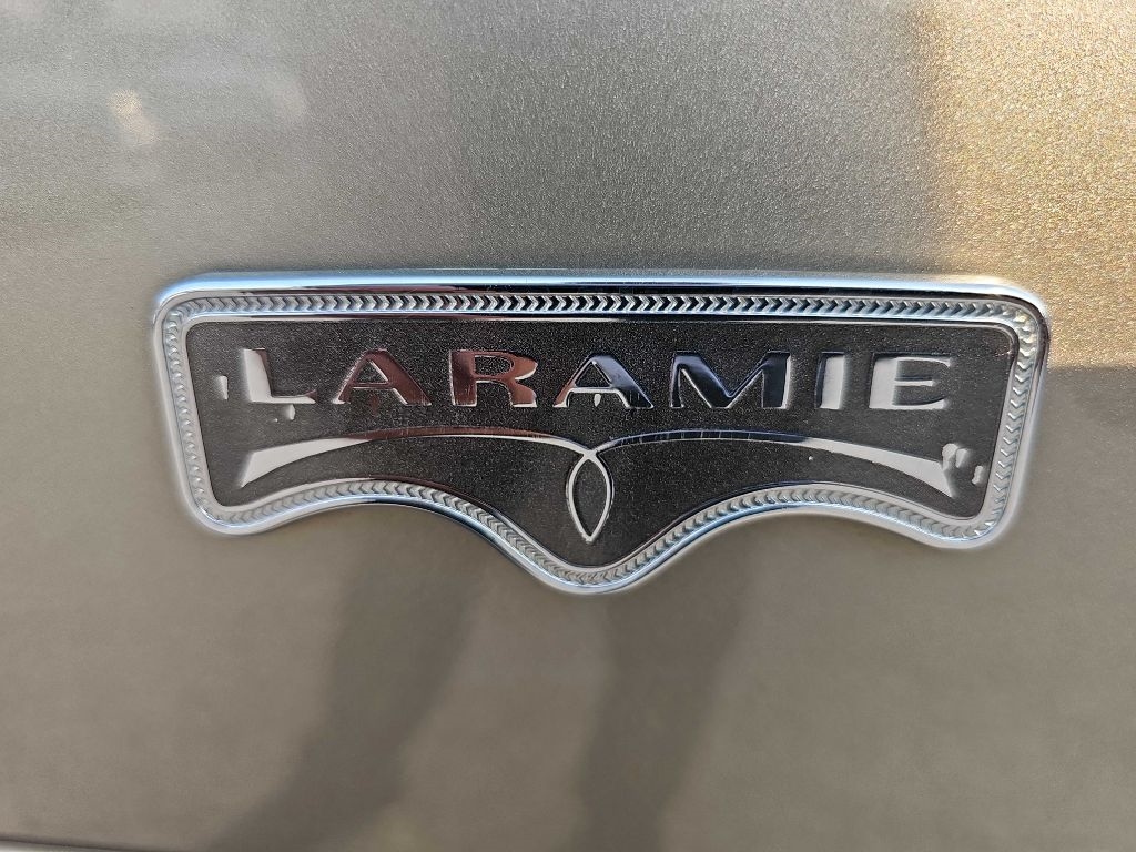 Dodge Ram 3500 2WD Mega Cab 160.5" Laramie 2008