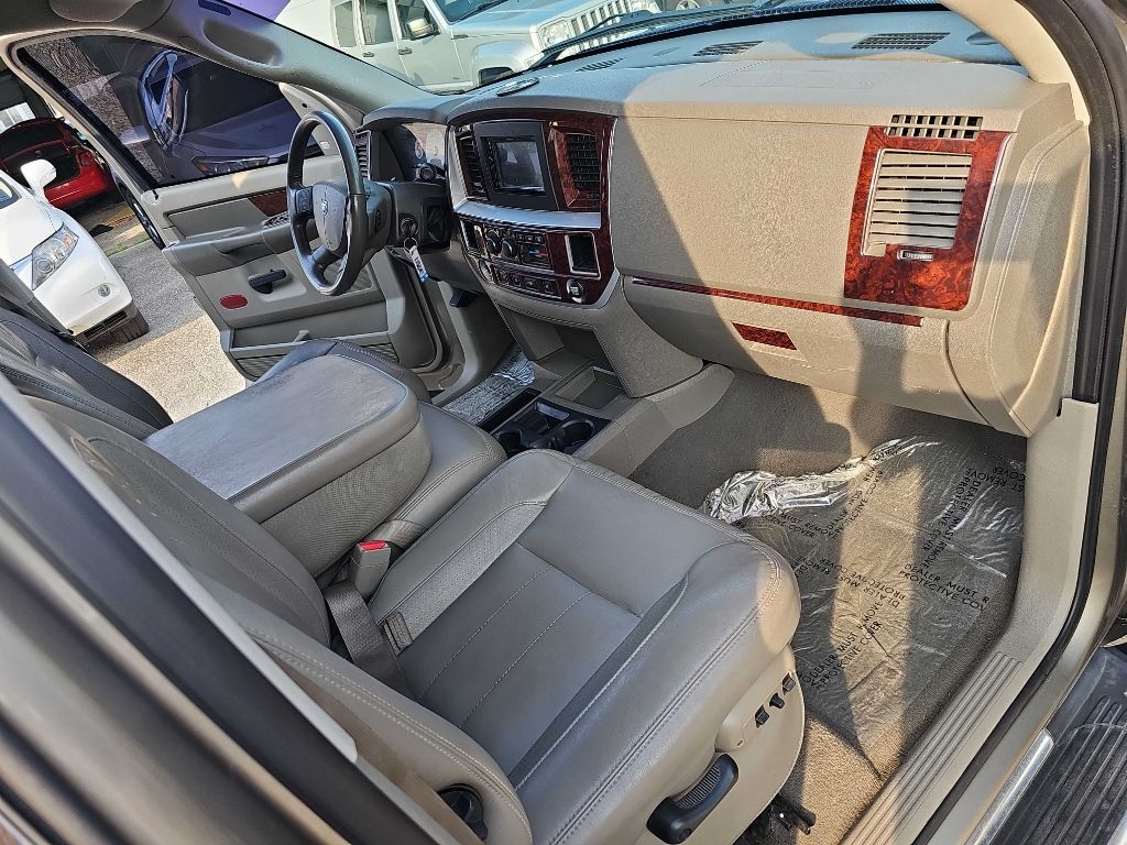 Dodge Ram 3500 2WD Mega Cab 160.5" Laramie 2008