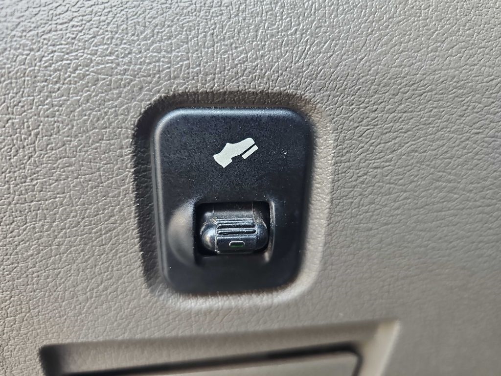 Dodge Ram 3500 2WD Mega Cab 160.5" Laramie 2008