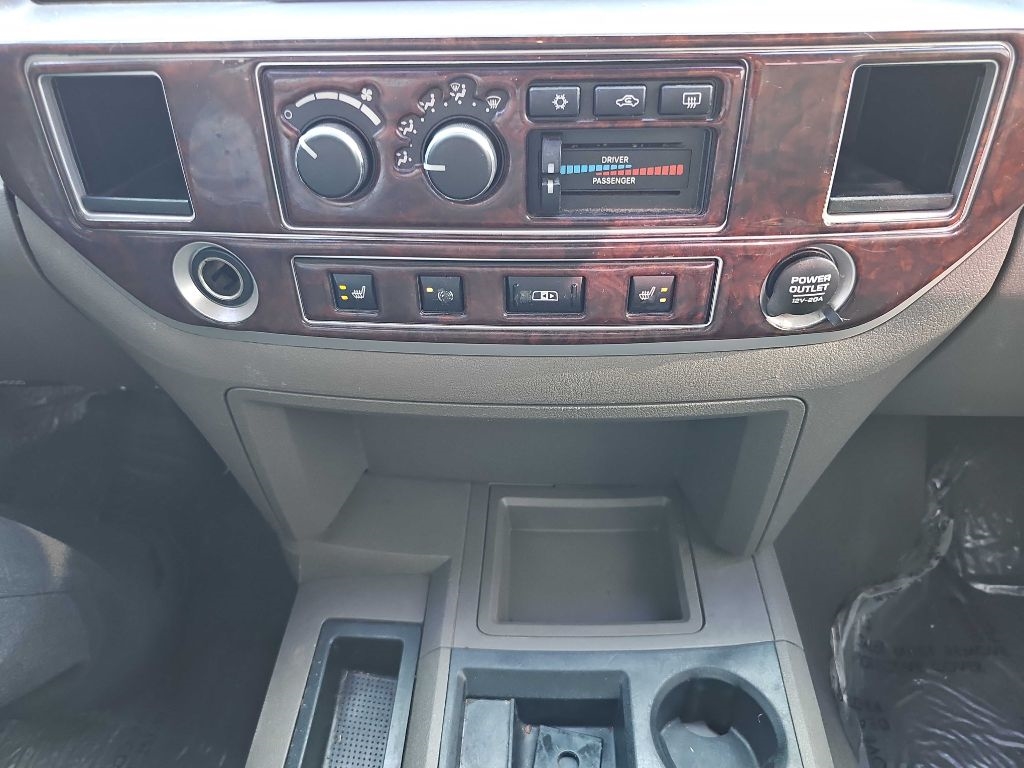 Dodge Ram 3500 2WD Mega Cab 160.5" Laramie 2008