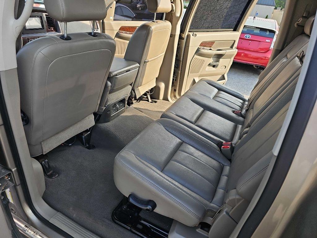 Dodge Ram 3500 2WD Mega Cab 160.5" Laramie 2008