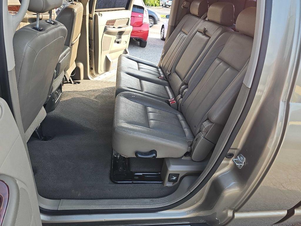 Dodge Ram 3500 2WD Mega Cab 160.5" Laramie 2008