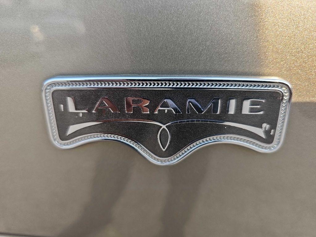 Dodge Ram 3500 2WD Mega Cab 160.5" Laramie 2008