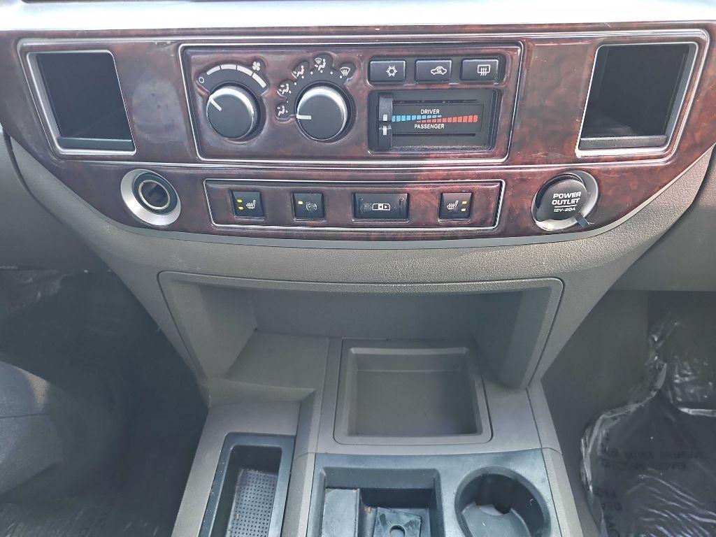 Dodge Ram 3500 2WD Mega Cab 160.5" Laramie 2008