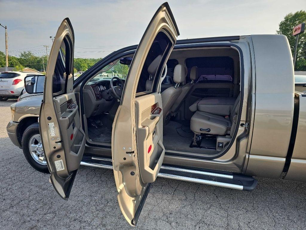 Dodge Ram 3500 2WD Mega Cab 160.5" Laramie 2008