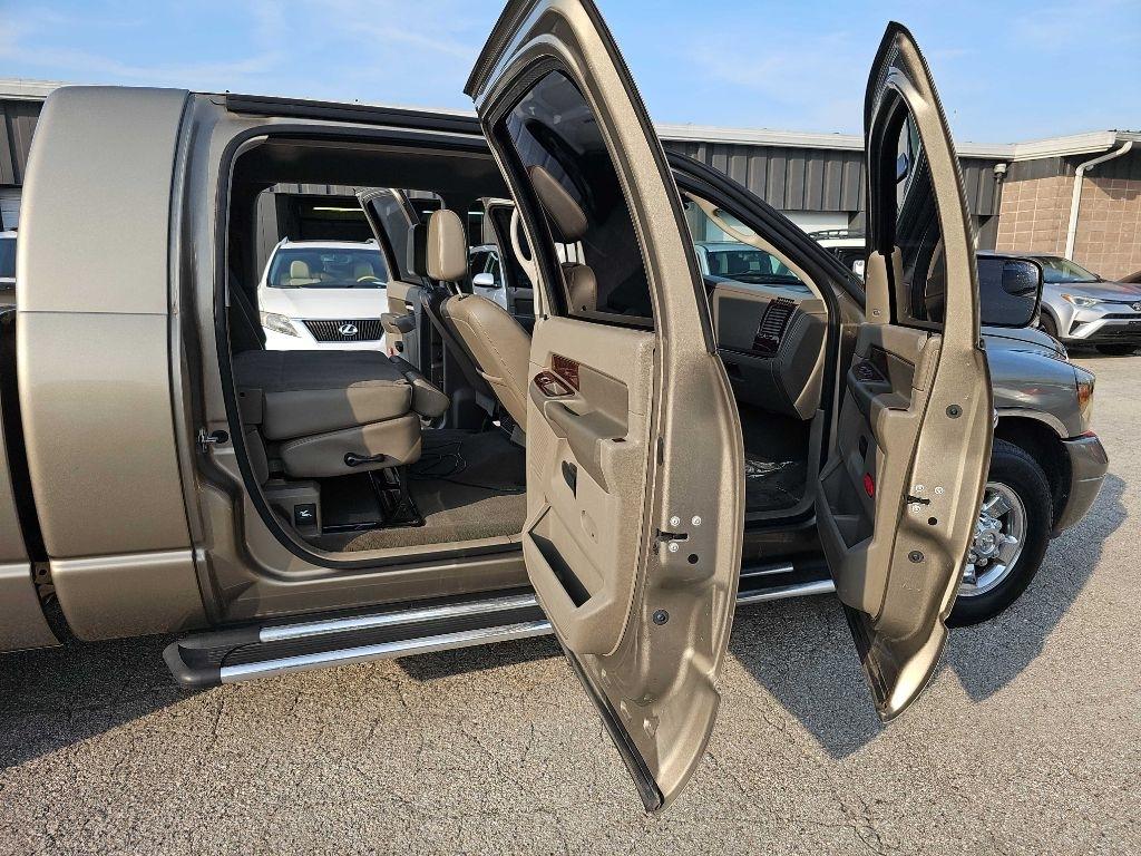 Dodge Ram 3500 2WD Mega Cab 160.5" Laramie 2008