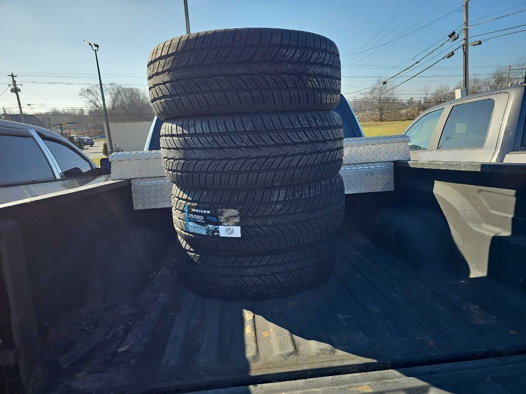 RAM 1500 Classic SLT 4x4 Crew Cab 5'7" Box 2019