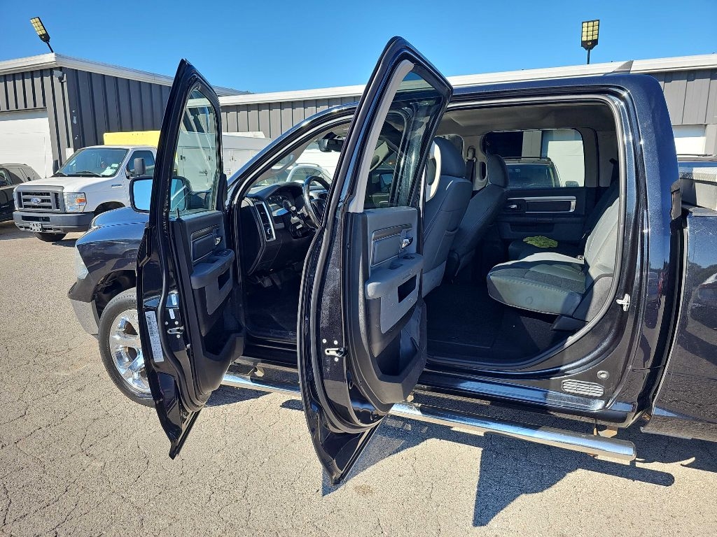 RAM 1500 Classic SLT 4x4 Crew Cab 5'7" Box 2019