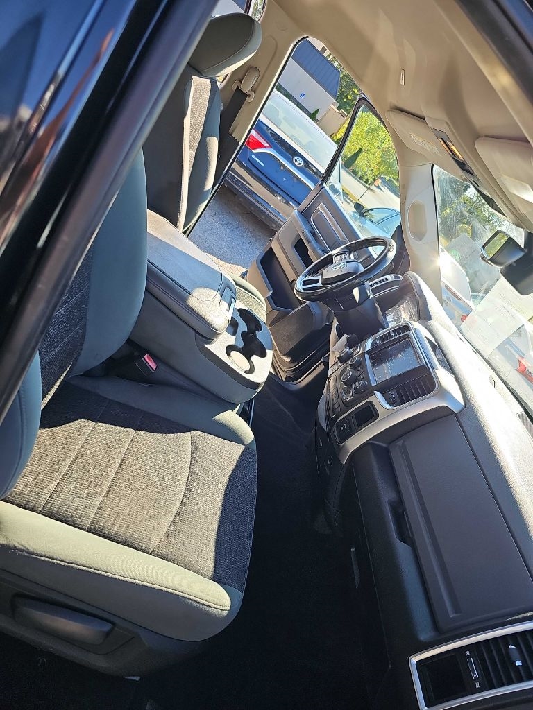 RAM 1500 Classic SLT 4x4 Crew Cab 5'7" Box 2019