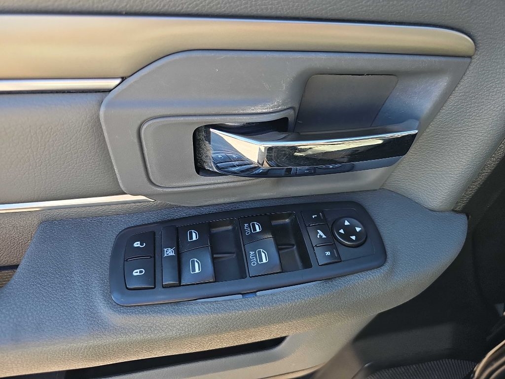 RAM 1500 Classic SLT 4x4 Crew Cab 5'7" Box 2019