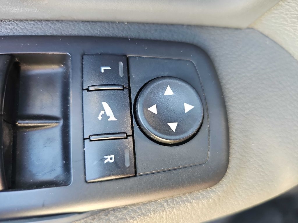 RAM 1500 Classic SLT 4x4 Crew Cab 5'7" Box 2019