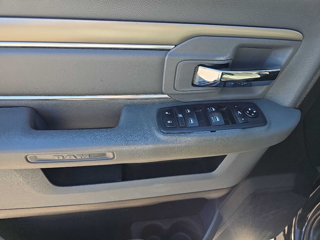 RAM 1500 Classic SLT 4x4 Crew Cab 5'7" Box 2019