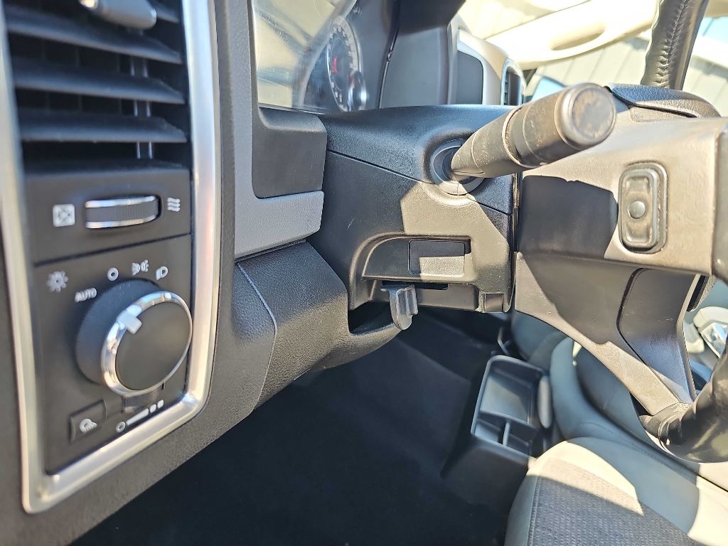 RAM 1500 Classic SLT 4x4 Crew Cab 5'7" Box 2019