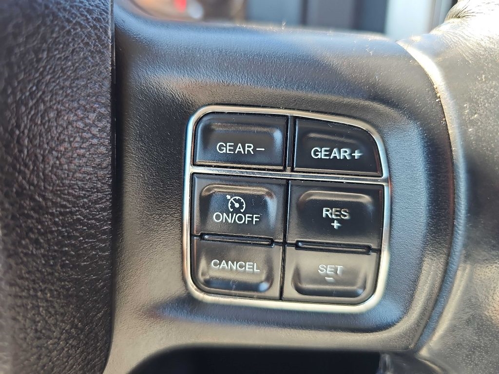 RAM 1500 Classic SLT 4x4 Crew Cab 5'7" Box 2019