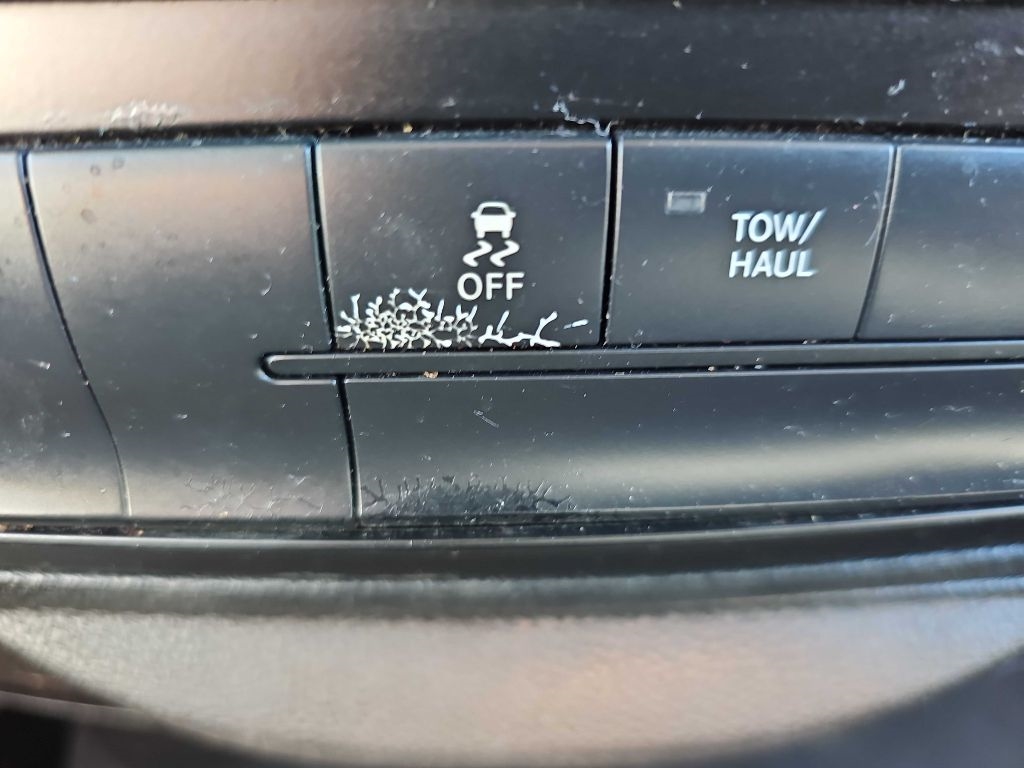 RAM 1500 Classic SLT 4x4 Crew Cab 5'7" Box 2019