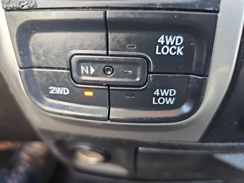 RAM 1500 Classic SLT 4x4 Crew Cab 5'7" Box 2019