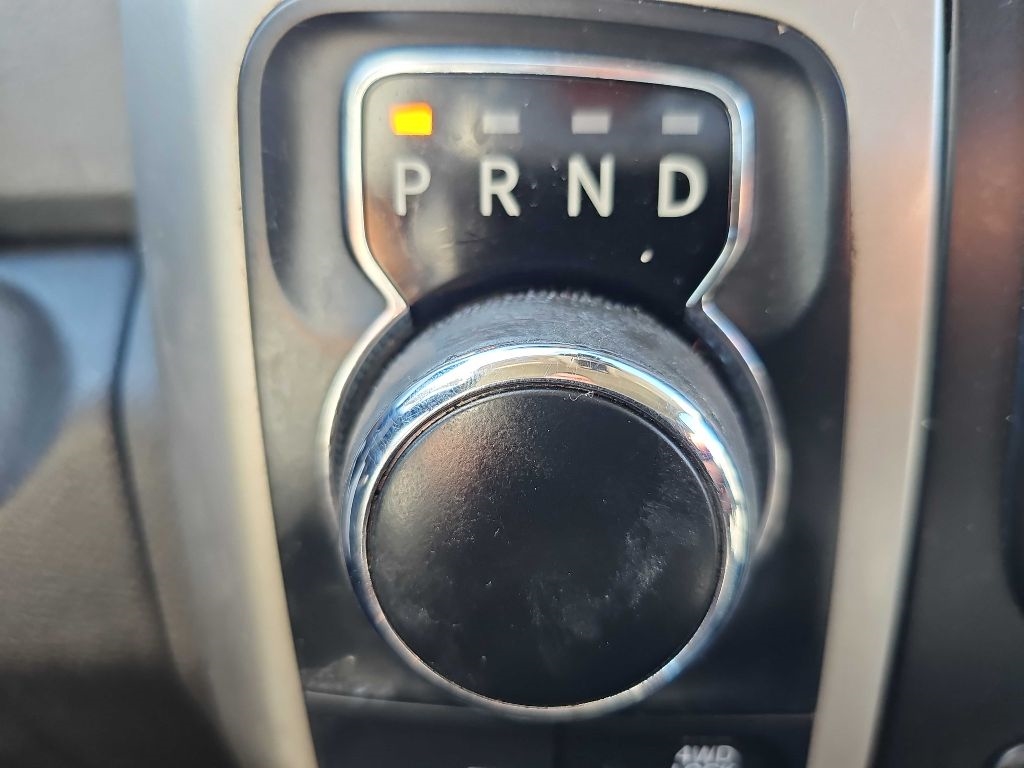 RAM 1500 Classic SLT 4x4 Crew Cab 5'7" Box 2019