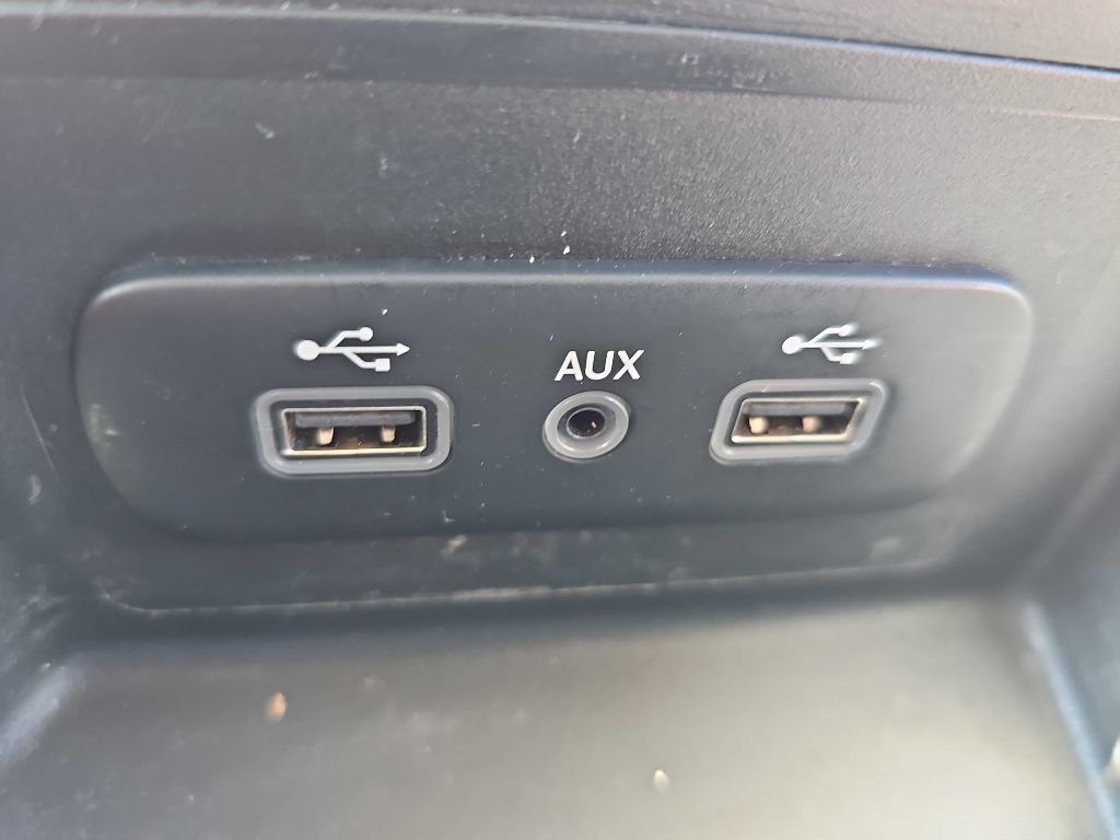 RAM 1500 Classic SLT 4x4 Crew Cab 5'7" Box 2019