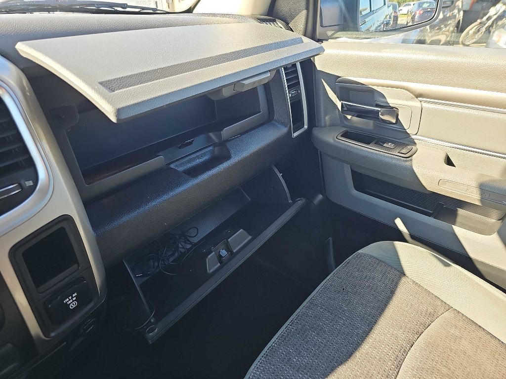 RAM 1500 Classic SLT 4x4 Crew Cab 5'7" Box 2019