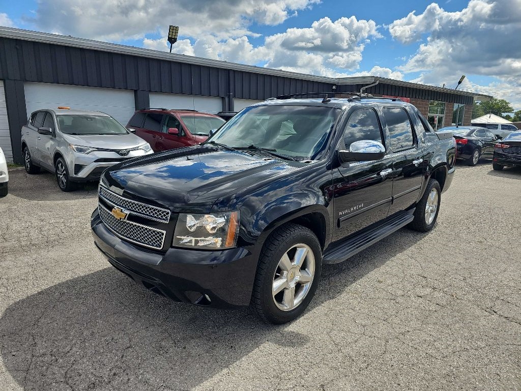 Chevrolet Avalanche 2WD Crew Cab LT 2013