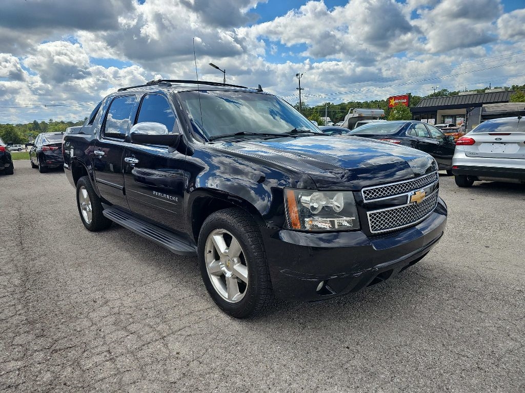 Chevrolet Avalanche 2WD Crew Cab LT 2013