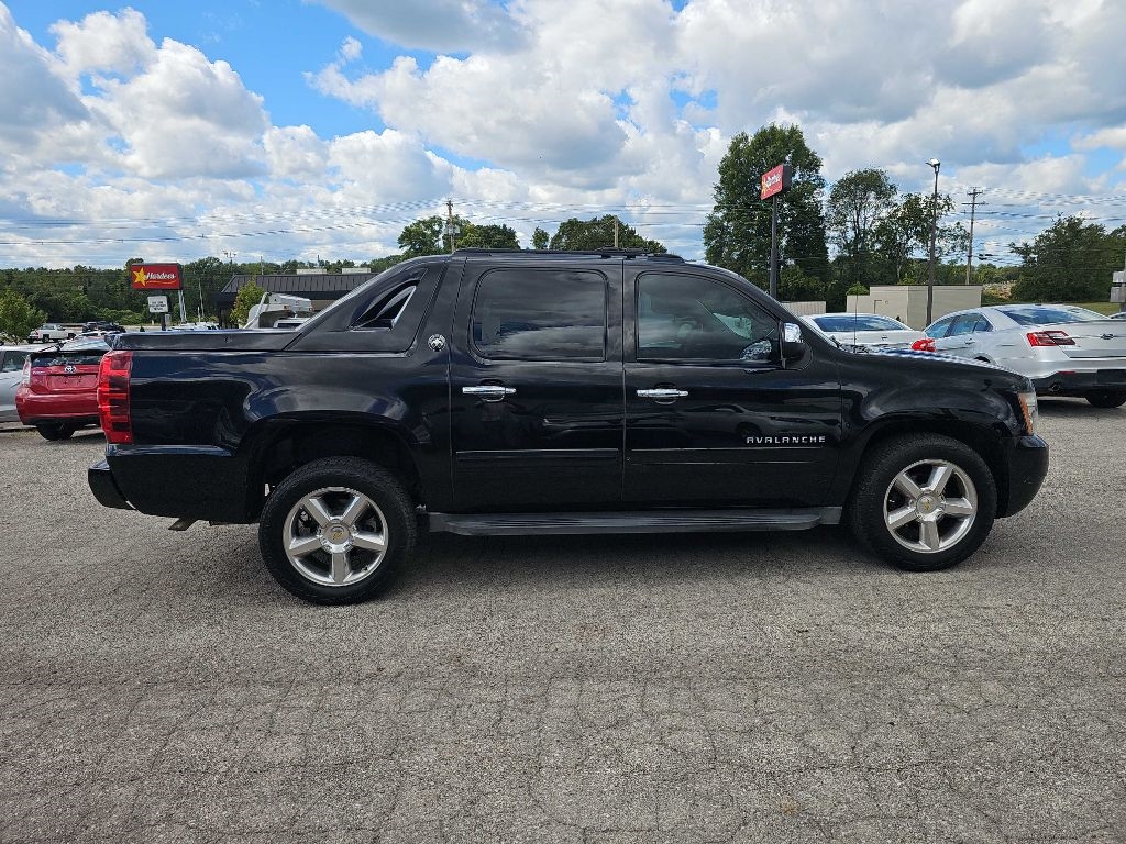 Chevrolet Avalanche 2WD Crew Cab LT 2013