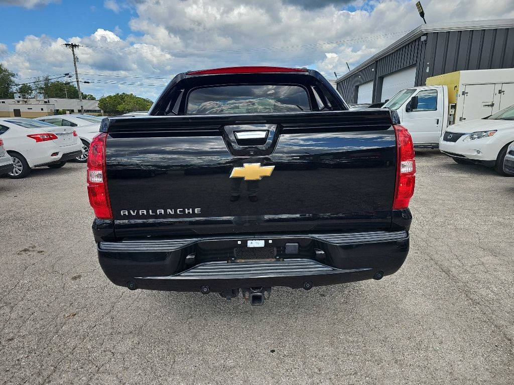 Chevrolet Avalanche 2WD Crew Cab LT 2013
