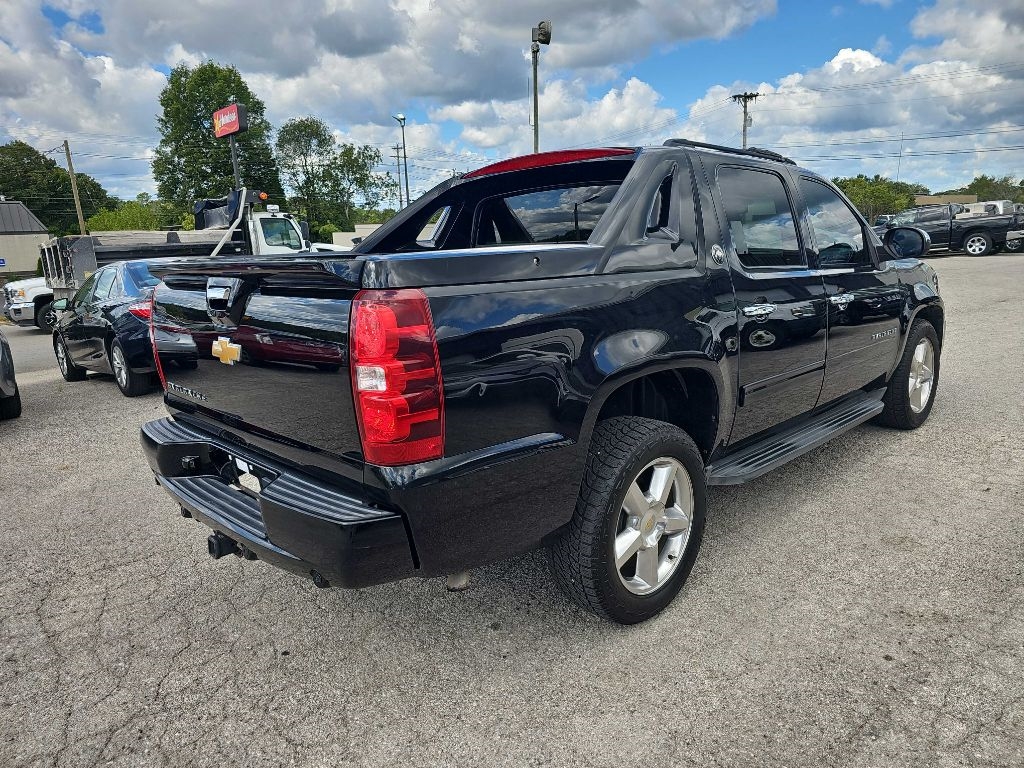 Chevrolet Avalanche 2WD Crew Cab LT 2013